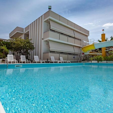 Holiday Club Residence Alba Adriatica Exterior foto