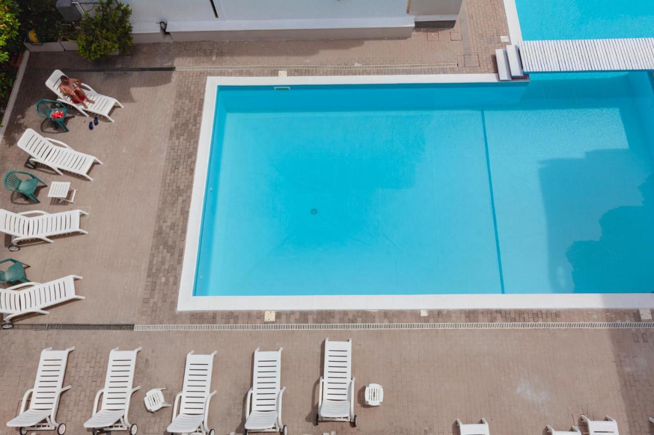 Holiday Club Residence Alba Adriatica Exterior foto