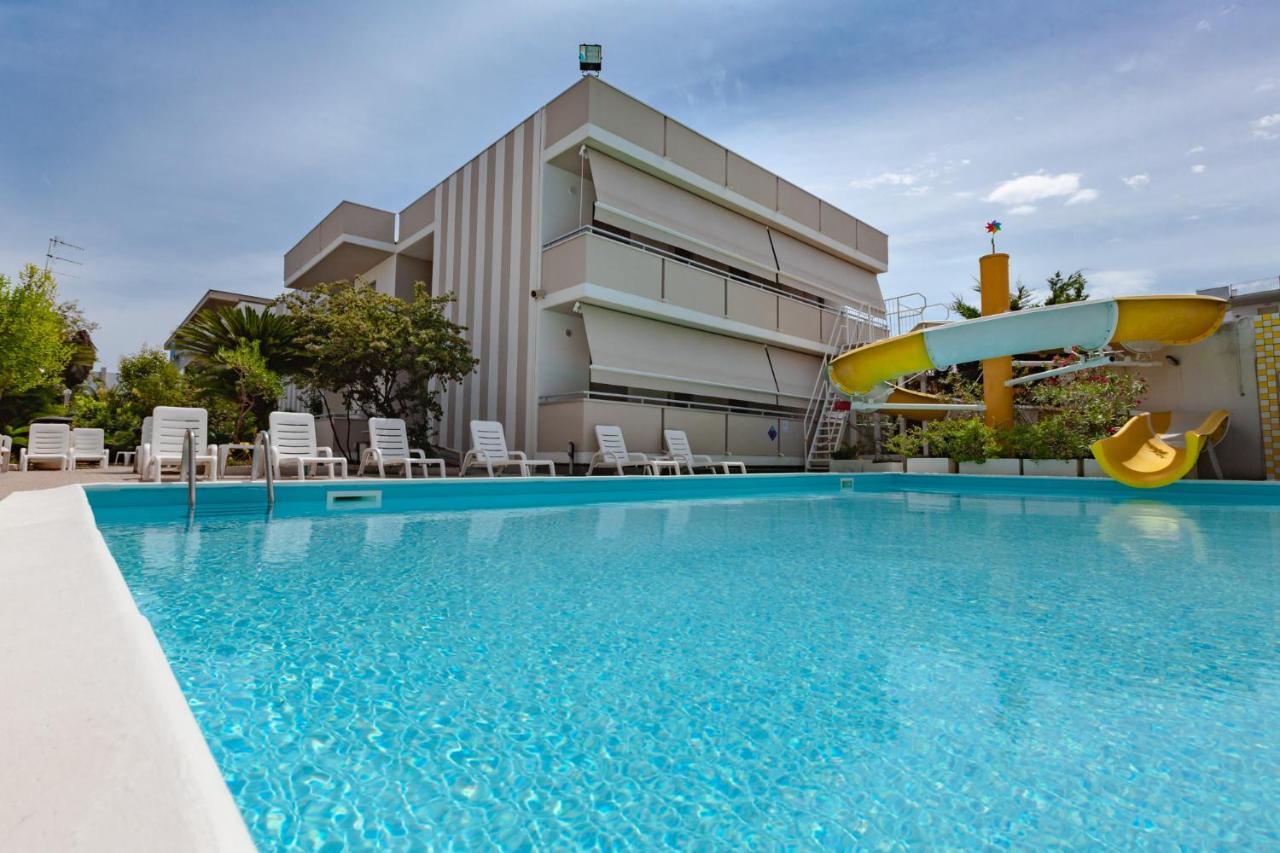 Holiday Club Residence Alba Adriatica Exterior foto