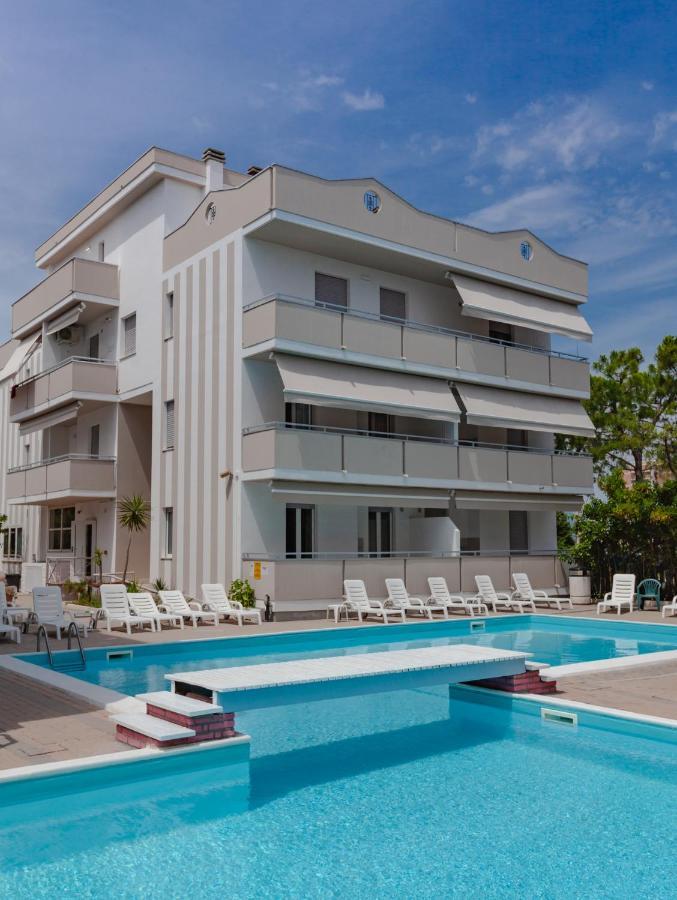 Holiday Club Residence Alba Adriatica Exterior foto