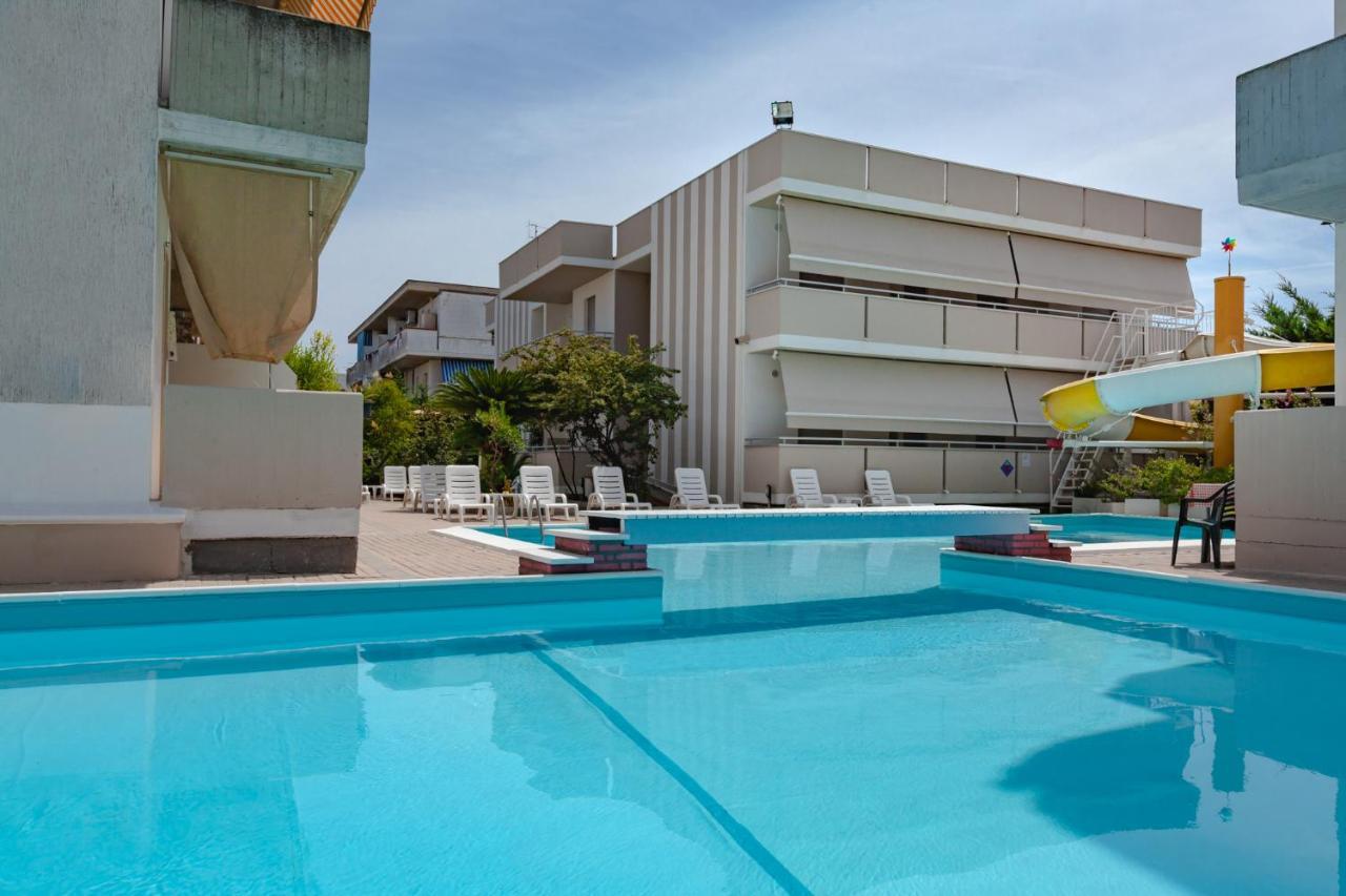 Holiday Club Residence Alba Adriatica Exterior foto