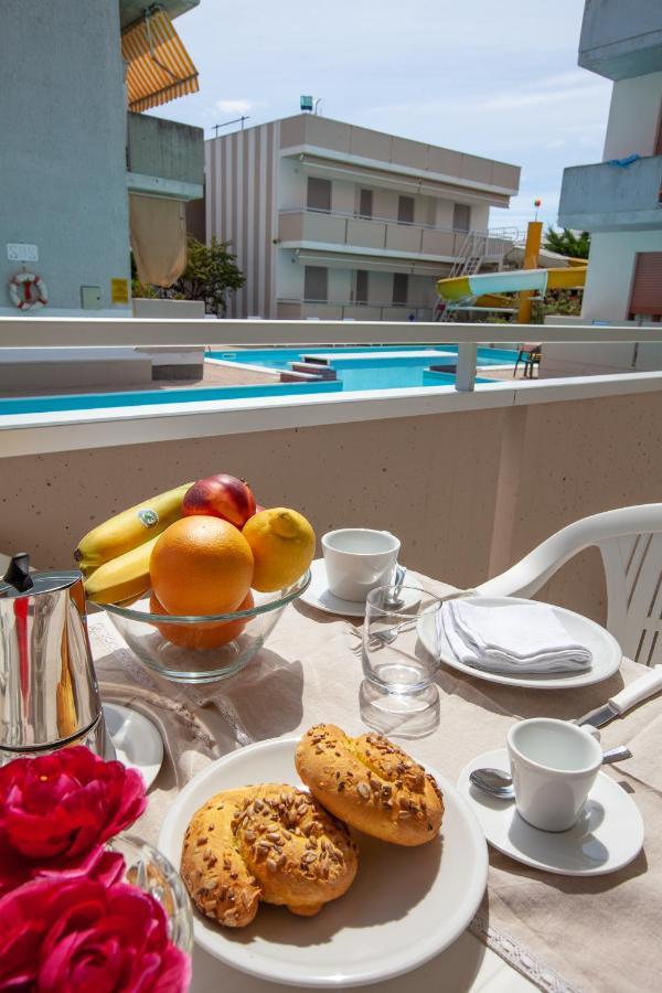 Holiday Club Residence Alba Adriatica Exterior foto