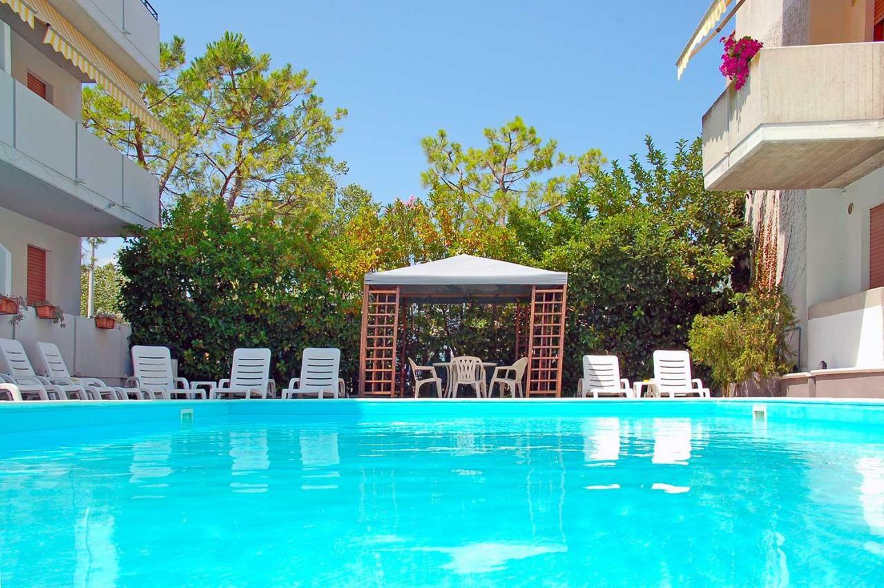 Holiday Club Residence Alba Adriatica Exterior foto