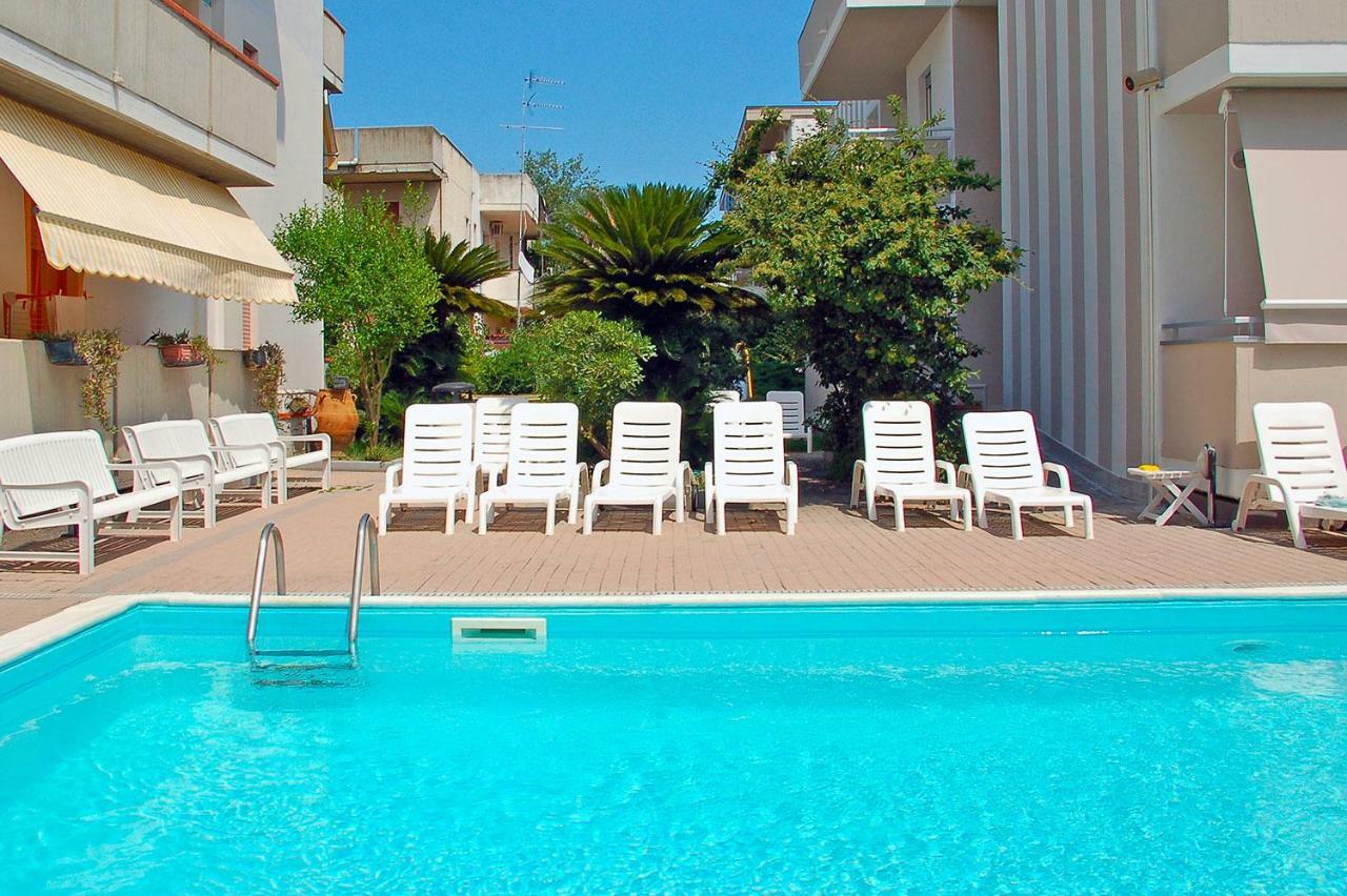 Holiday Club Residence Alba Adriatica Exterior foto